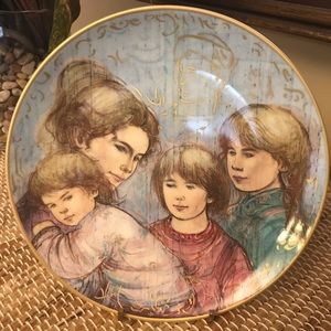 Edna Hibel Collector Plate “Leah’s Family”